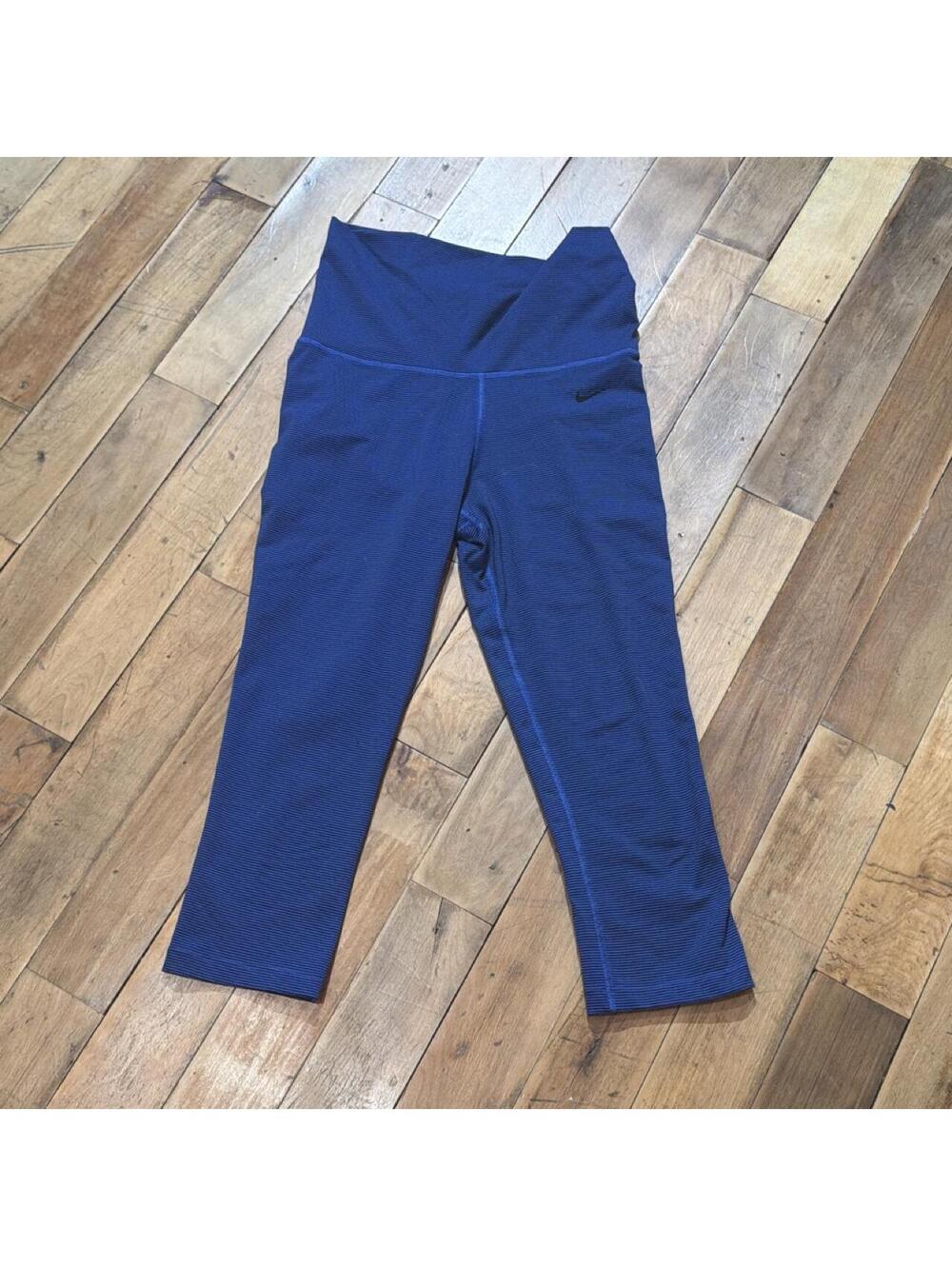 Nike Women's Blue and Navy Legging